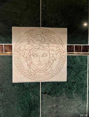 Altstadt-Maisonette mit Whirlpool & Versace-Flair !