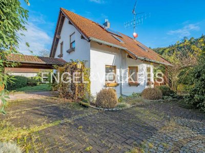 Gemütliches Einfamilienhaus mit großem Garten und Kachelofen