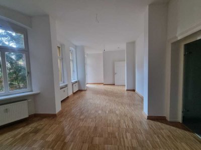 Charmante Altbauwohnung mit Balkon und Einbauküche