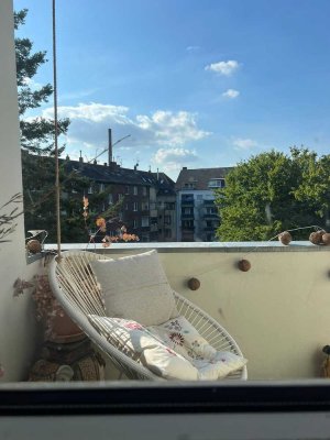 moderne Zwei-Zimmer-Wohnung mit Einbauküche
