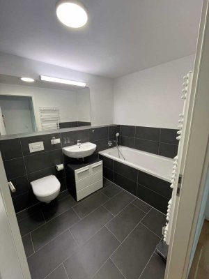NACHMIETER GESUCHT: für stilvolle helle 3-Raum-Wohnung mit Terrasse