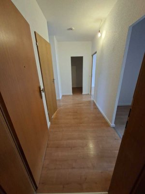 Attraktive neu renovierte 4-Zimmer-Wohnung mit Balkon in Gera
