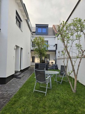 Hochwertige, sanierte Maisonette-Wohnung am Rhein zu verkaufen