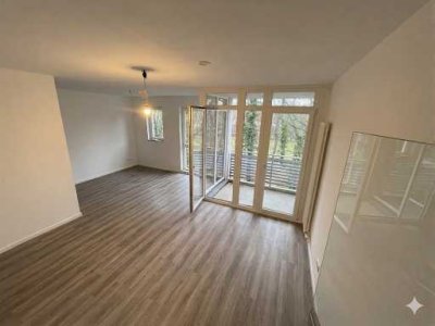 Charmante 1,5-Zimmer Wohnung im 3. OG mit Loggia in Berlin-Köpenick direkt an der Spree