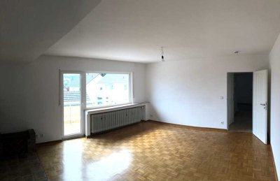 Zentrale & sonnige 2-Zimmer-Wohnung mit Balkon und Kamin