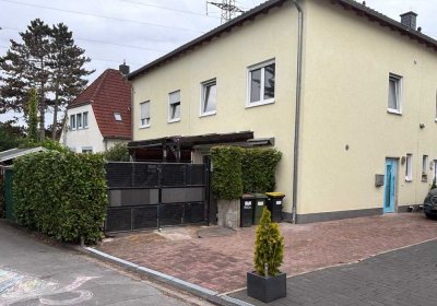 Attraktive 4-Zimmer-Doppelhaushälfte mit geh. Innenausstattung und EBK in Mülheim an der Ruhr Saarn