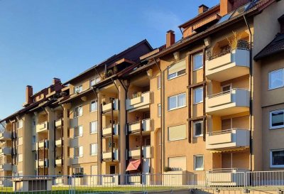 Helle, bezugsfreie 3-Zimmer-Wohnung mit Balkon und Tiefgaragenplatz
in bevorzugter Lage