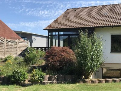 »Haus im Haus« mit traumhaften Schwarzwaldblick, kurzem Weg zur Einkaufsmall und 15 Minuten zur A8