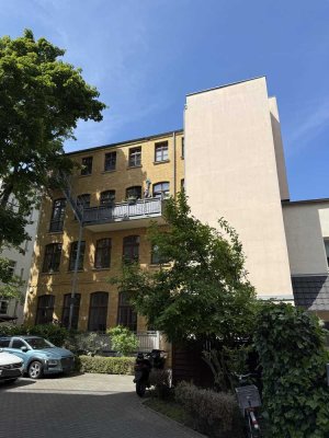 ++ Hochwertige Terrassenwohnung (eigener Gartenanteil) mit Parkettboden im Hinterhaus ++