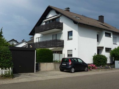 Helle 2-Zimmer Dachgeschosswohnung mit Balkon und Einbauküche in Rheinstetten