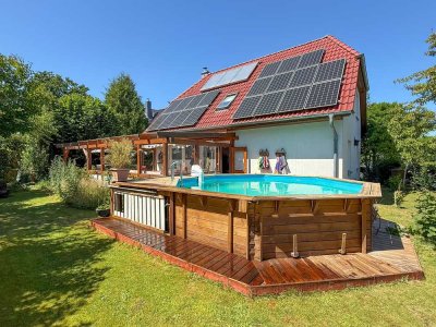 Nachhaltig wohnen – Einfamilienhaus mit Kamin, Pool & PV-Anlage
