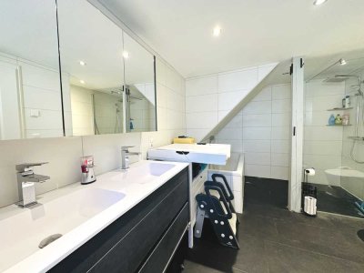 Modernisiertes Einfamilienhaus mit separatem Garten – Wohnen in entspannter Umgebung!