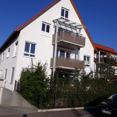 Neuwertige 2-Zimmer-Wohnung mit Balkon und Einbauküche in Ulm-Lehr