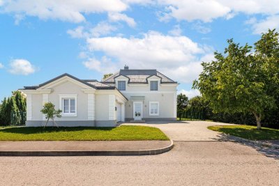 Vollmöblierte Villa in Fontana!