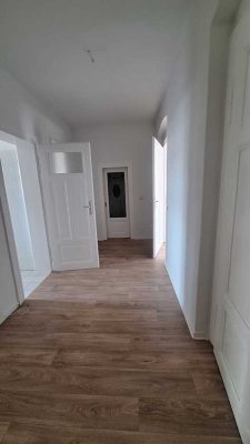 Altbau - hell - frisch renoviert und super Ausstattung - inklusive Einbauküche!