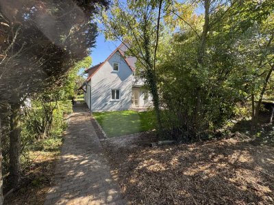 Freistehendes Einfamilienhaus, 5 Zimmer, Erstbezug nach Renovierung, neu angelegter Garten, Balkon