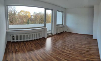 Schönes ruhiges City-Apartment, sep. Küche, zentral, mit grossem Balkon