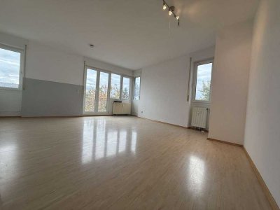 *Sehr schöne 3-Zimmer-Wohnung mit großem Balkon und Garage in Top Lage!*