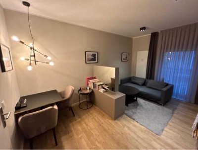 Mitten in Wiesbaden: Möblierte 2-Zimmer-Wohnung mit Einbauküche