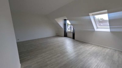 Helle renovierte 2-Zimmer Wohnung in Wedel mit Garage