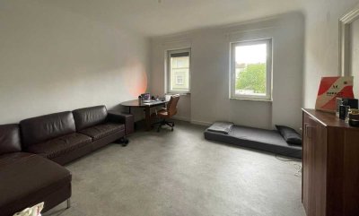 Teilmöbliertes helles 25m²-Zimmer in cozy 3er-WG