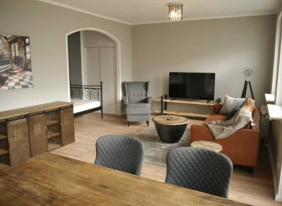 Stilvolle 1,5-Zimmer-Wohnung -vollmöbliert - zentrale Innenstadtlage mit Balkon