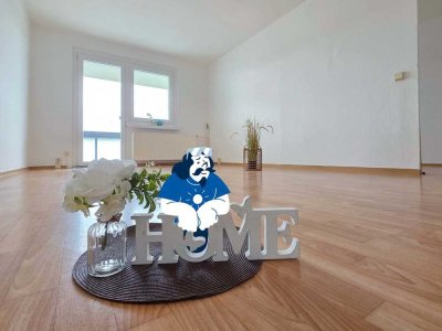 Sonnige Wohnung mit großem Balkon lädt zum Entspannen ein.