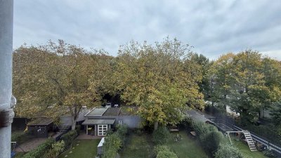 Charmante 2-Zimmer-Dachgeschosswohnung mit Einbauküche