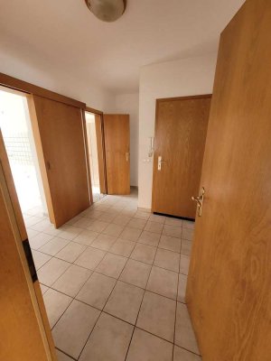 schöne 4 -Zimmer Wohnung mit Balkon
