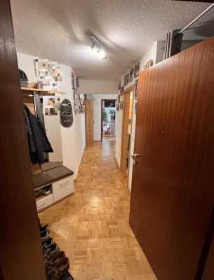 Exklusive, geräumige und sanierte 3-Zimmer-Wohnung mit Balkon und EBK in Leonberg