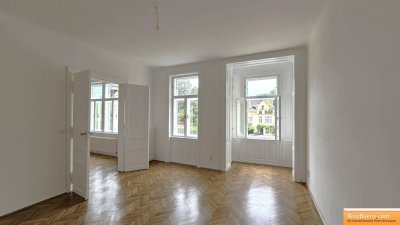 ALTBAUWOHNUNG MIT STUCK, PARKETTBÖDEN UND LOGGIA