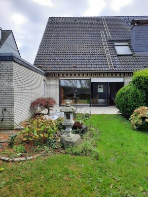 IMMOKONZEPT-NIEDERRHEIN: Überlange Doppelgarage--unverbaubare Lage nach hinten--Dachstudio usw....