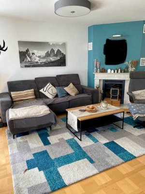 Schöne und gepflegte 5-Zimmer-Terrassenwohnung mit geh. Innenausstattung mit Balkon und EBK