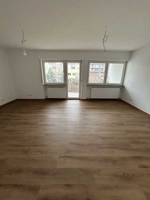 Schicke neu sanierte 3 Zimmerwohnung mit Balkon