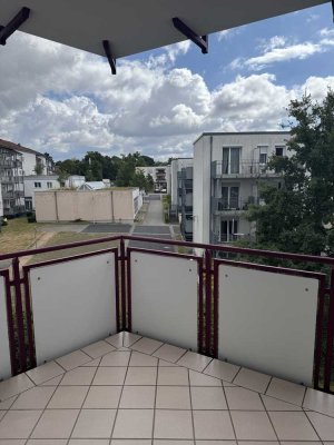 Helle 3-Zimmer-Wohnung mit Balkon & neuer Einbauküche in Langen