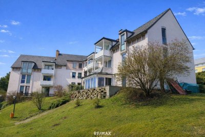 *** Stadtnah &amp; absolut ruhig: 102,5 m² im 2. OG mit 4 Zimmern, Carport und Entwicklungspotenzial für deine Visionen ***