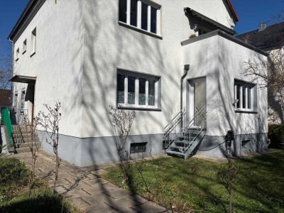 Charmant modernisierte Erdgeschosswohnung in einem Mehrfamilienhaus im Herzen Augsburgs