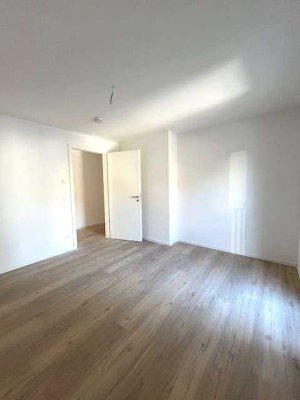 *Erstbezug* Lichtdurchflutete und charmante 3-Zimmer Wohnung mit Dachterrasse!