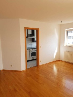 Vollständig renovierte Wohnung mit zwei Zimmern sowie Balkon und Einbauküche in Bad Wimpfen