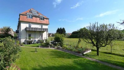 Moderne und lichtdurchflutete Wohnung mit Blick ins Grüne in Teningen!