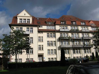 Südviertel- helle, gepflegte 74qm Altbau 2ZKB im 3.OG mit Parkett,Aufzug,