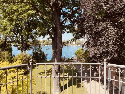 Exklusiv leben! Traumhaftes Grundstück DIREKT am Wasser mit Villa, Gartenhaus und Ausbauplanung!