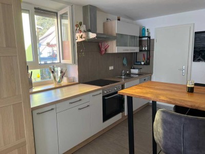 Exklusive, sanierte 2-Raum-EG-Wohnung mit geh. Innenausstattung mit Balkon und EBK in Schwaikheim