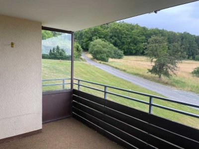 Vollständig renovierte 2-Raum-Wohnung mit Balkon und Einbauküche in Buseck