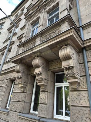 Tolle Lage: 2,5-Zi.-Wohnung mit Balkon UND Wintergarten, top Küche und optional Möblierung