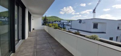 Exklusive, neuwertige 4-Zimmer-Penthouse-Wohnung mit lux. Innenausstattung mit Balkon und EBK