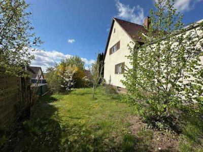 Herrliches, eingewachsenes Grundstück in Top-Lage: Sanierungsbedürftiges Haus oder Neubau