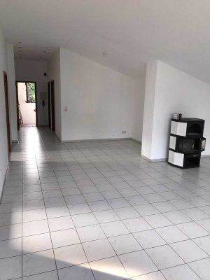 Schöne, helle Dachgeschosswohnung im Zweifamilienhaus in Wiesloch-Schatthausen