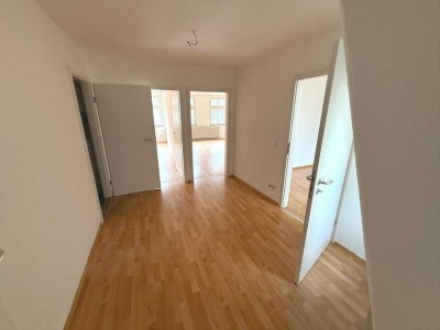 Ihre traumhafte 3-Raum-Wohnung mit großer Dachterrasse mitten im Zentrum von Gera