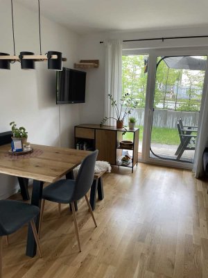 Wunderschöne 2-Zimmer-Wohnung mit EBK, Abstellkammer und Garten in München Aubing